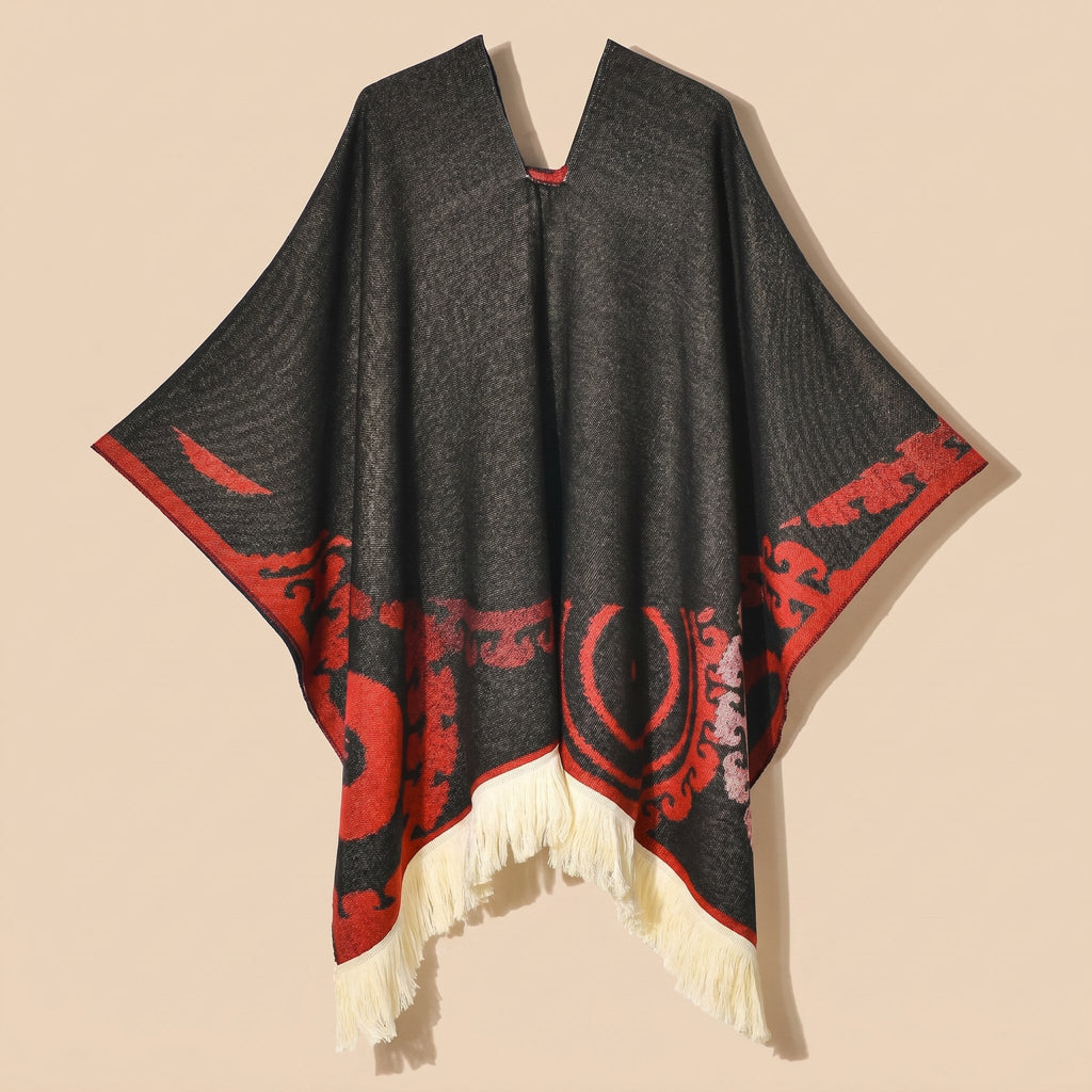 Cape poncho femme ouverte à motif et franges, présentée à plat