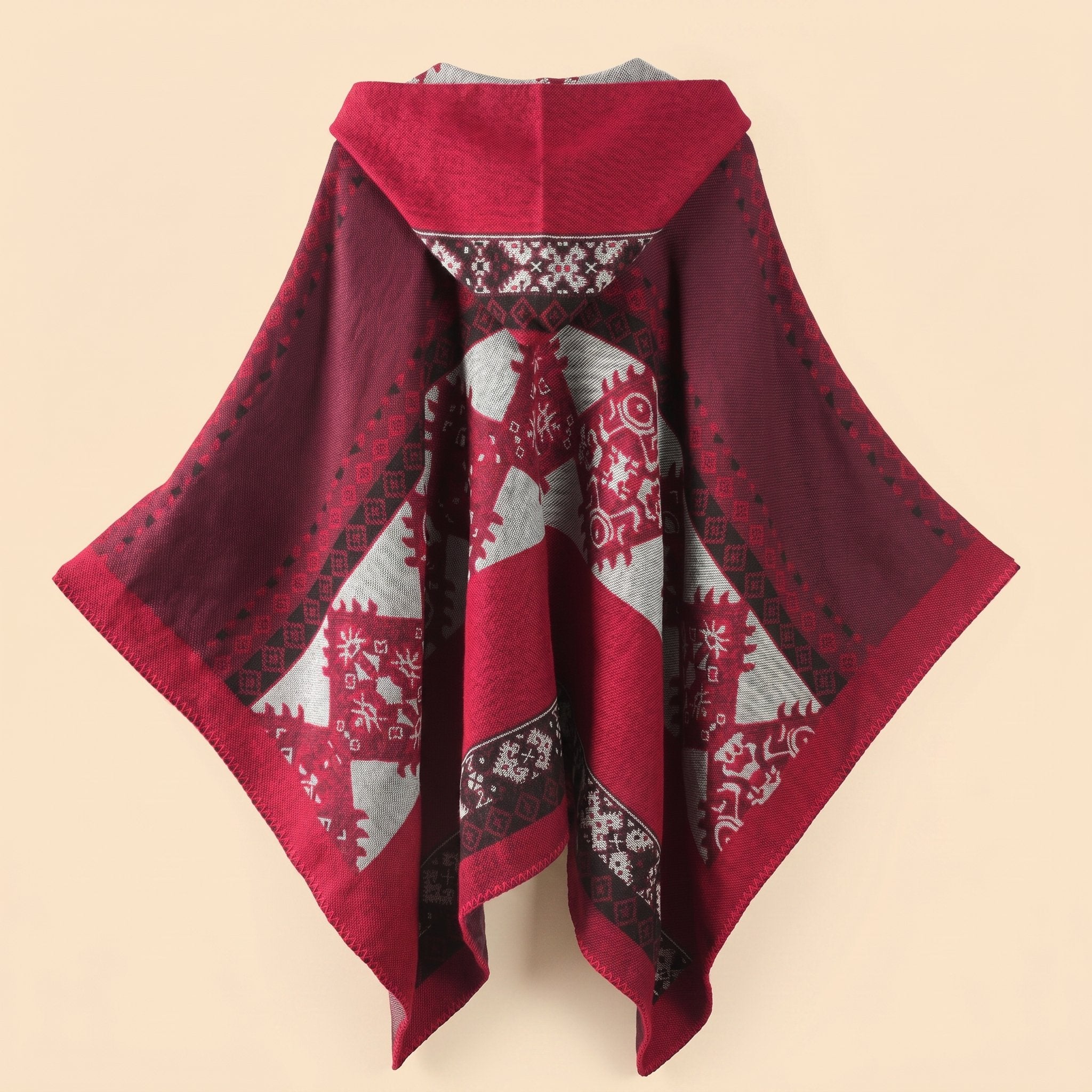 Cape poncho femme ouverte rouge à franges présentée à plat, vue de dos