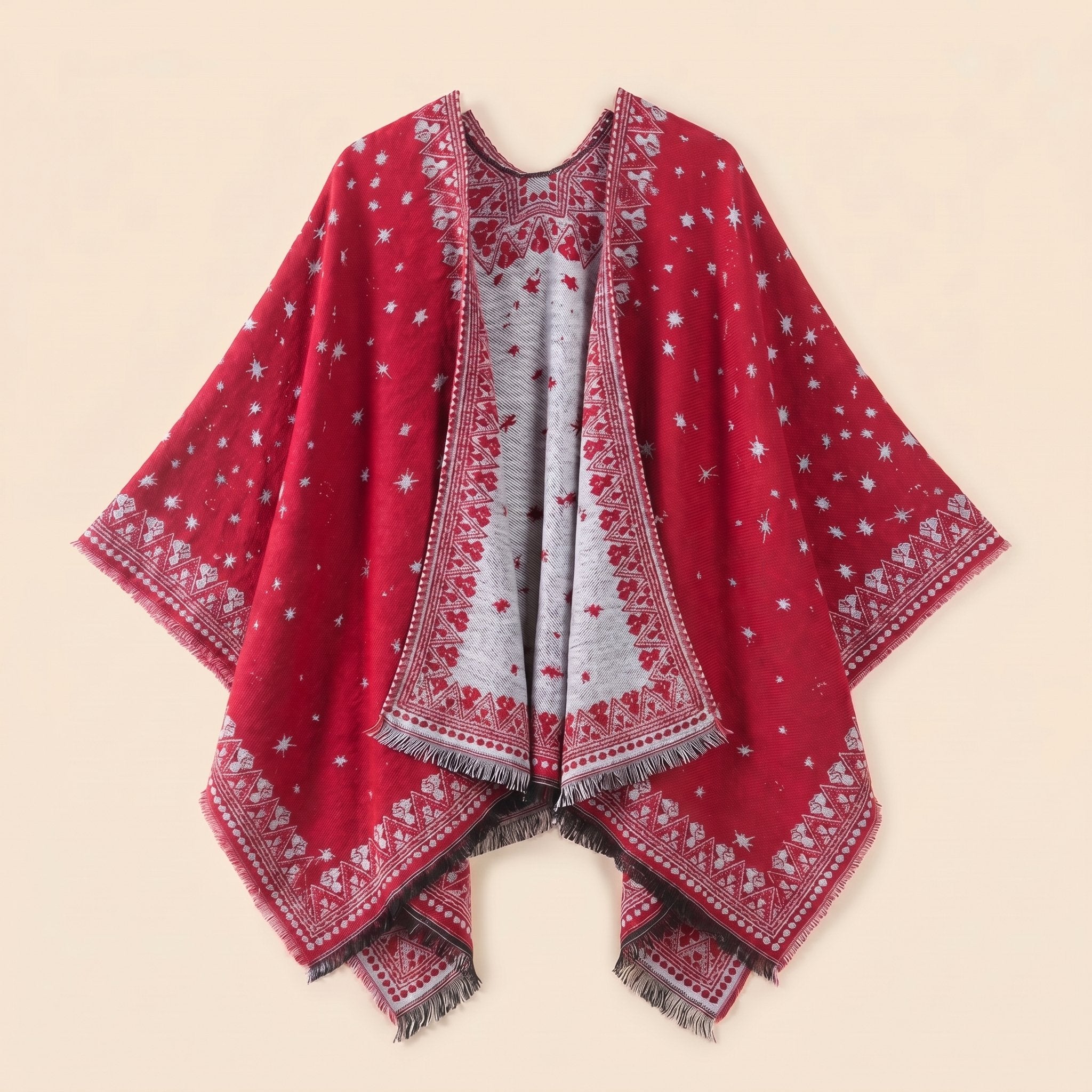 Cape poncho homme ouverte motif bandana rouge et gris clair, présentée à plat, avec ses motifs intérieurs visibles