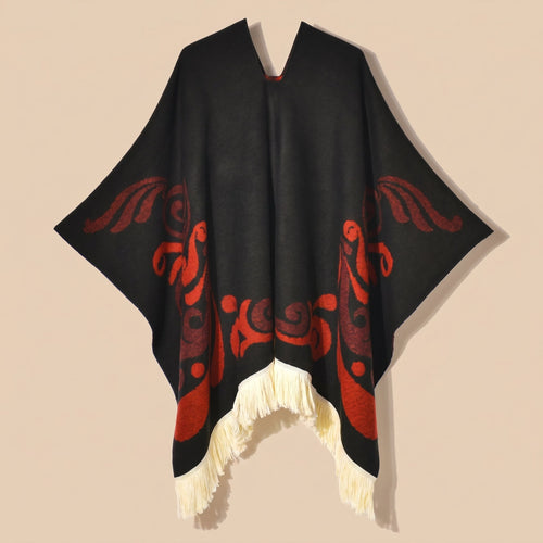 Poncho cape femme ouvert noir et rouge, présenté à plat, montrant clairement sa forme déployée et l'agencement des motifs
