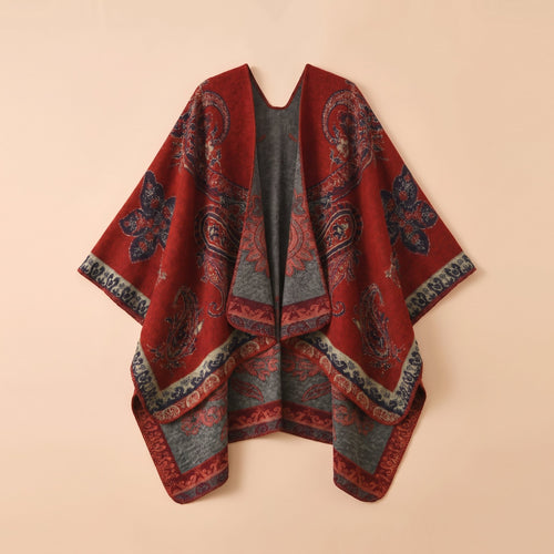 Poncho cape femme motif Paisley rouge, vue de face, déplié sur un fond uni clair.