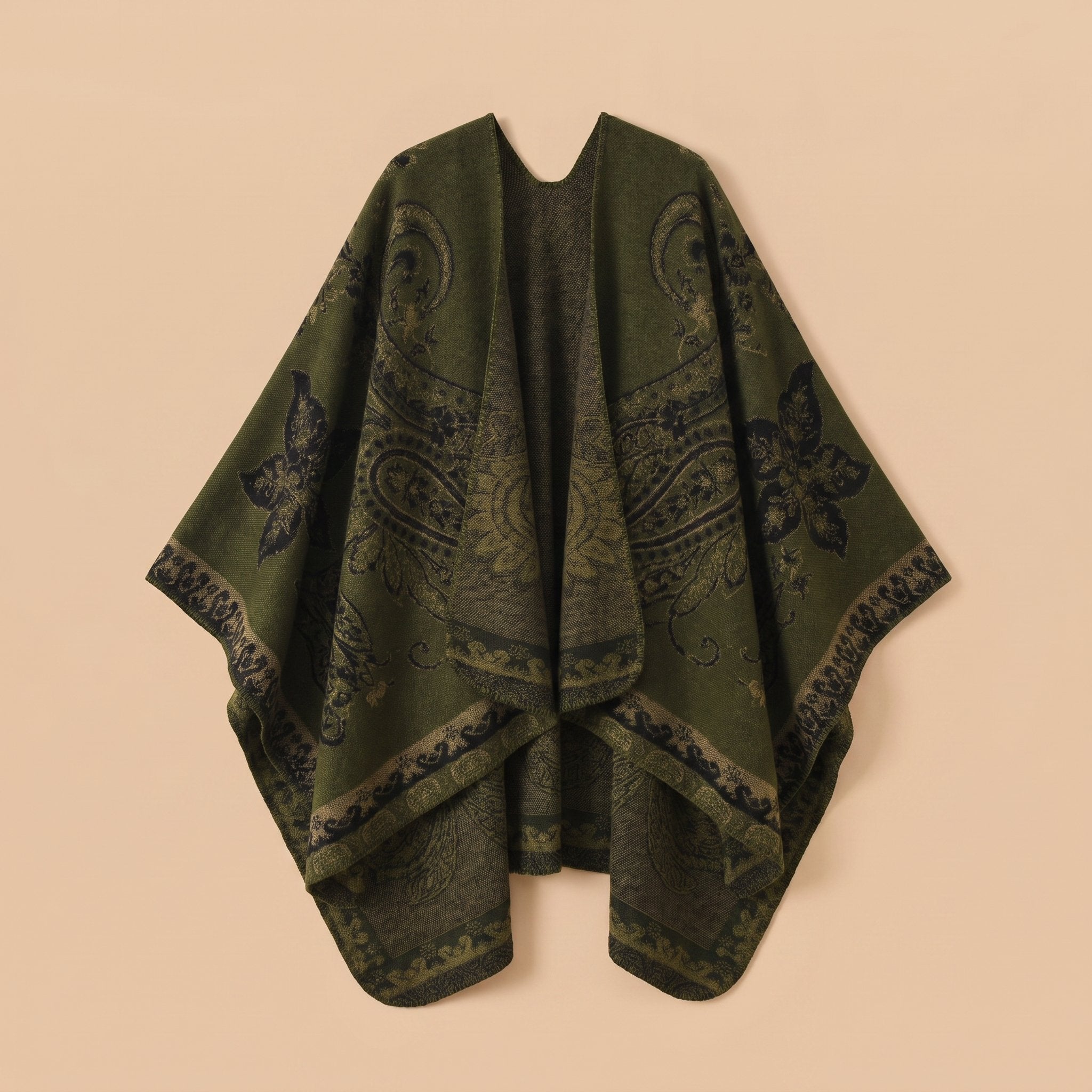 Poncho cape femme motif Paisley vert, vue du dessus, montrant la texture et les motifs complexes.