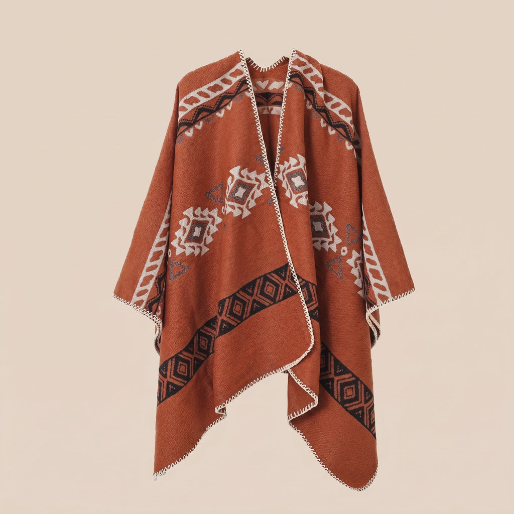 Poncho cape homme ethnique terracotta, étalé à plat sur un fond clair.
