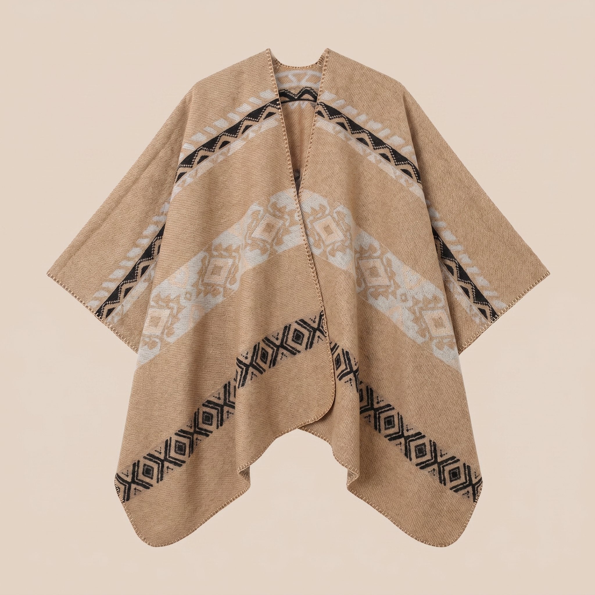 Poncho cape homme ethnique beige, déployé à plat sur un fond uni.