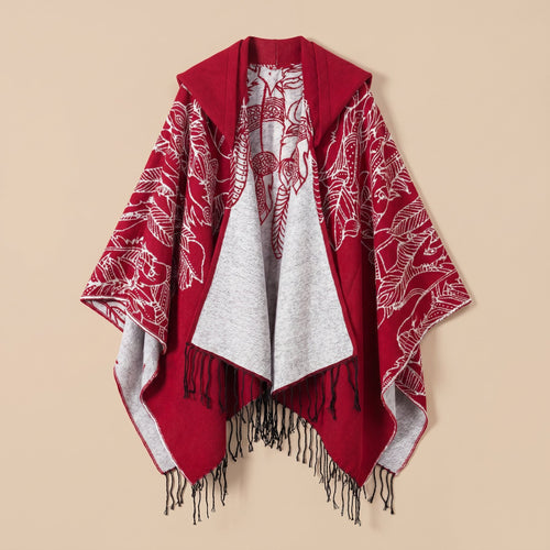 Poncho cape homme à franges rouge et gris clair, avec capuche, présenté à plat