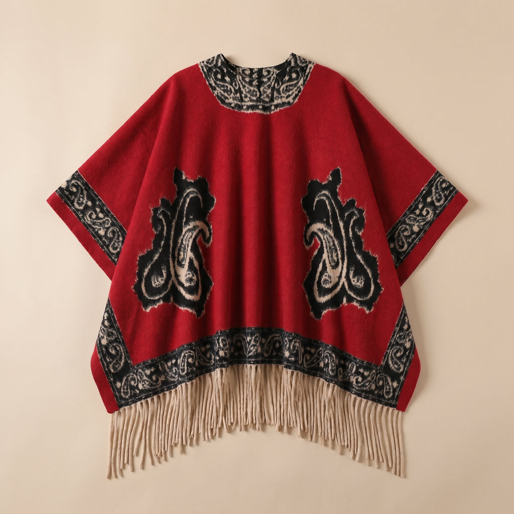 Poncho cape homme à médaillon rouge avec motifs noirs et beiges, présenté à plat, col fermé