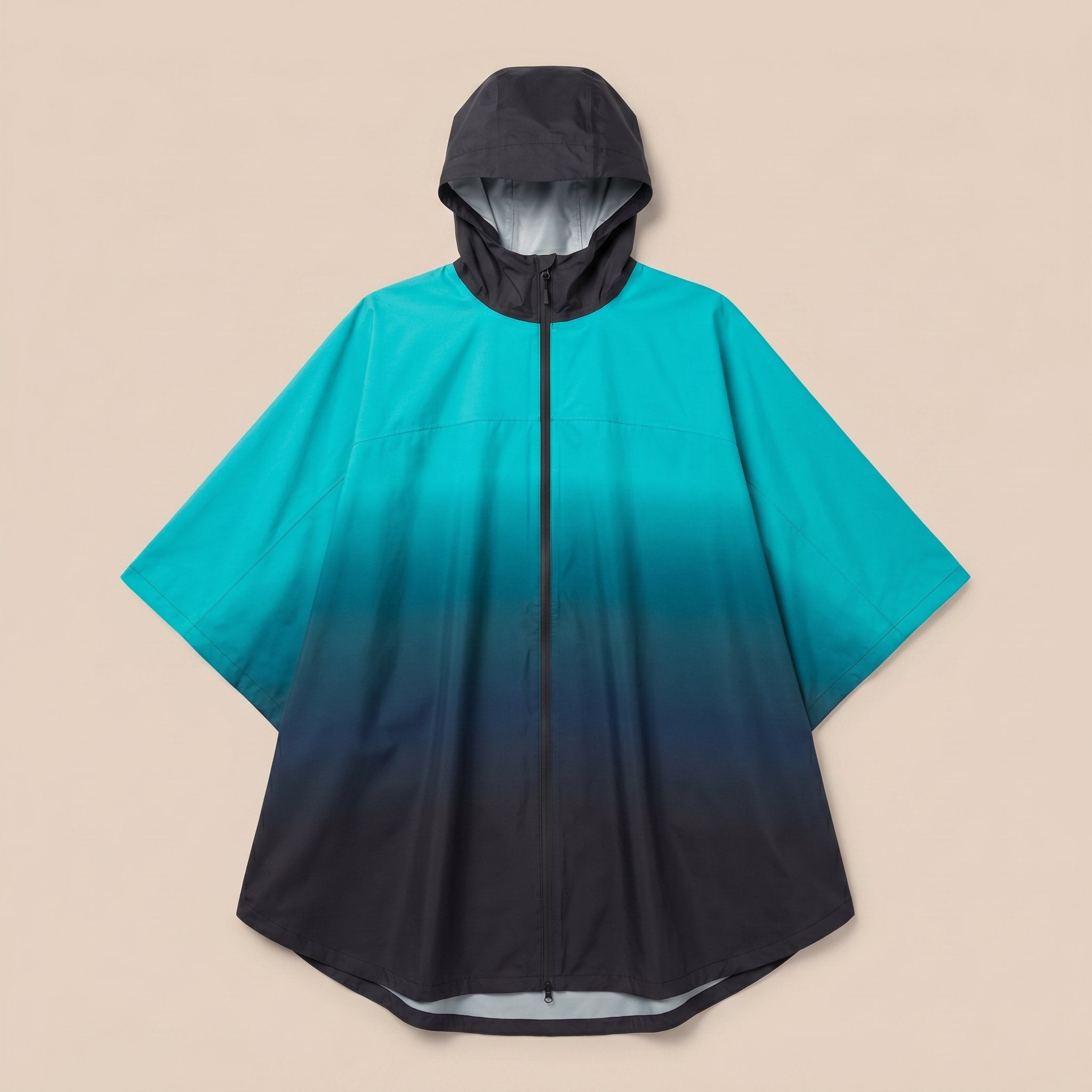 Poncho de pluie à capuche dégradé turquoise et nuit, présenté à plat sur un fond uni.