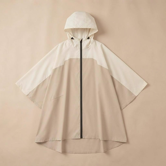 Poncho de pluie à capuche sable uni, présenté à plat sur un fond neutre, vue de face.