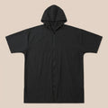 Poncho serviette à capuche noir uni zippé, présenté à plat sur un fond clair.