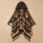 Poncho mexicain homme à capuche, coloris marron, beige et gris, avec motifs ethniques, présenté à plat