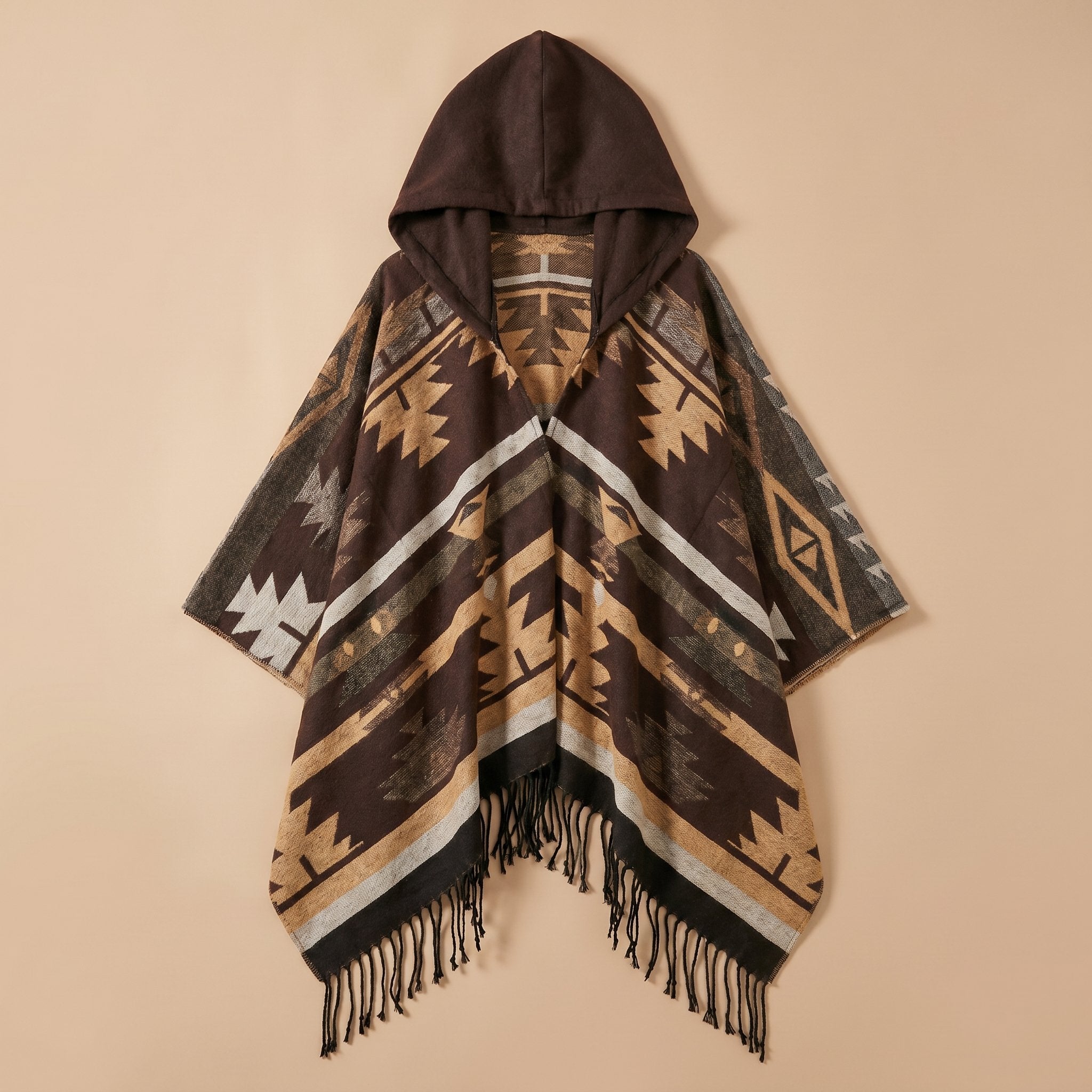 Poncho mexicain homme à capuche, coloris marron, beige et gris, avec motifs ethniques, présenté à plat