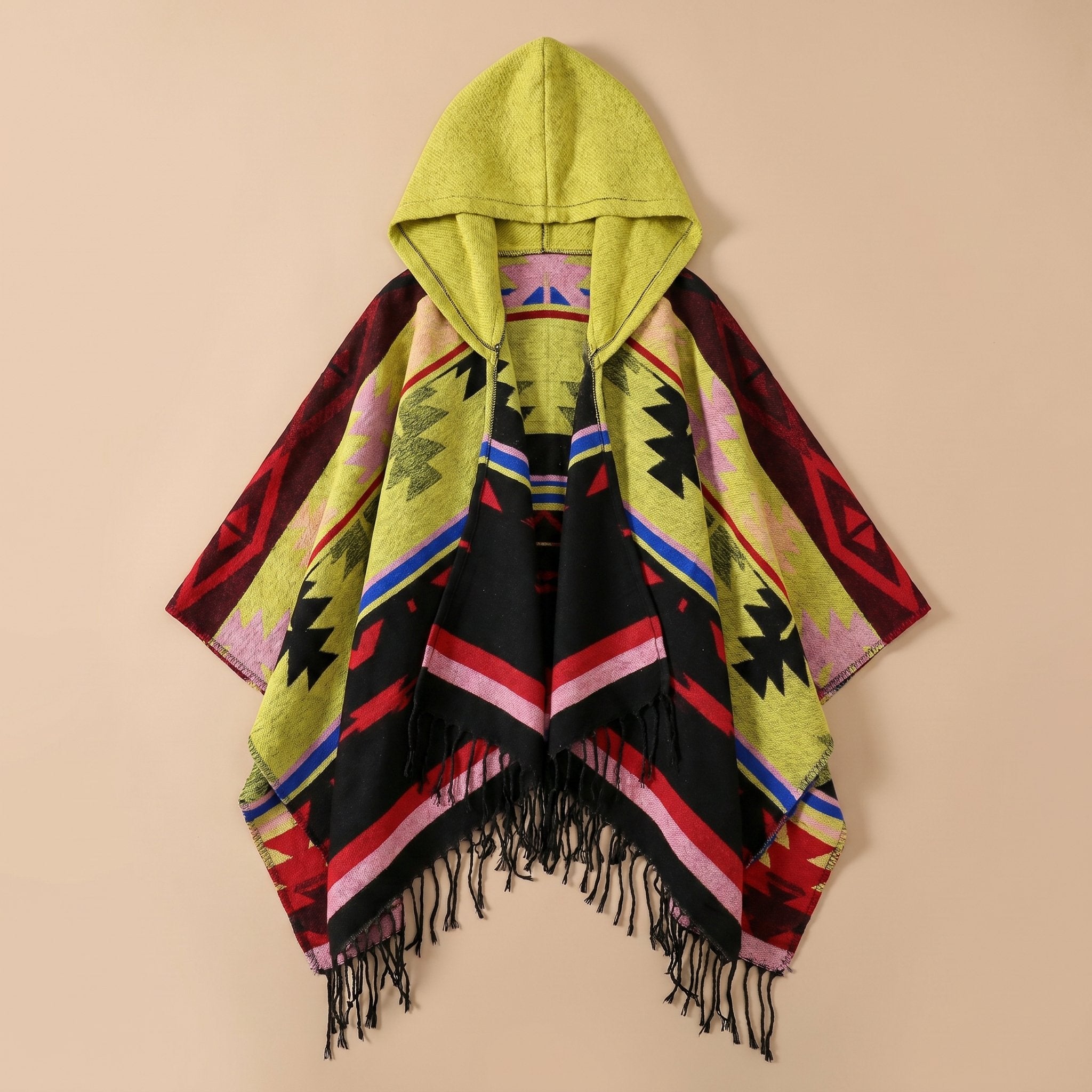Poncho mexicain homme à capuche, coloris vert anis, noir et rose, avec des motifs et des franges, à plat