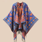Poncho plaid à capuche motif coloré, présenté de face avec des motifs vifs et des franges.
