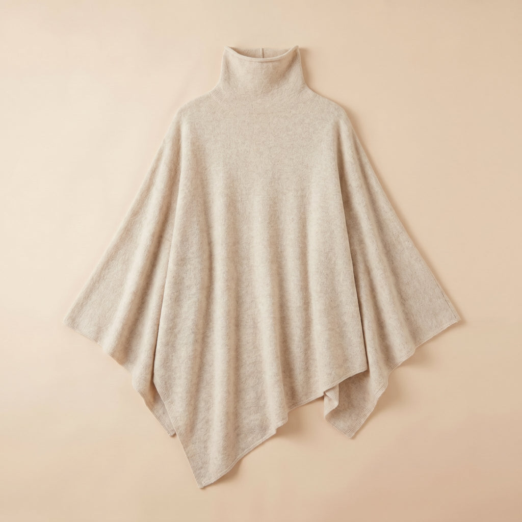 Poncho pull femme beige, col roulé, vue de face sur un fond uni.