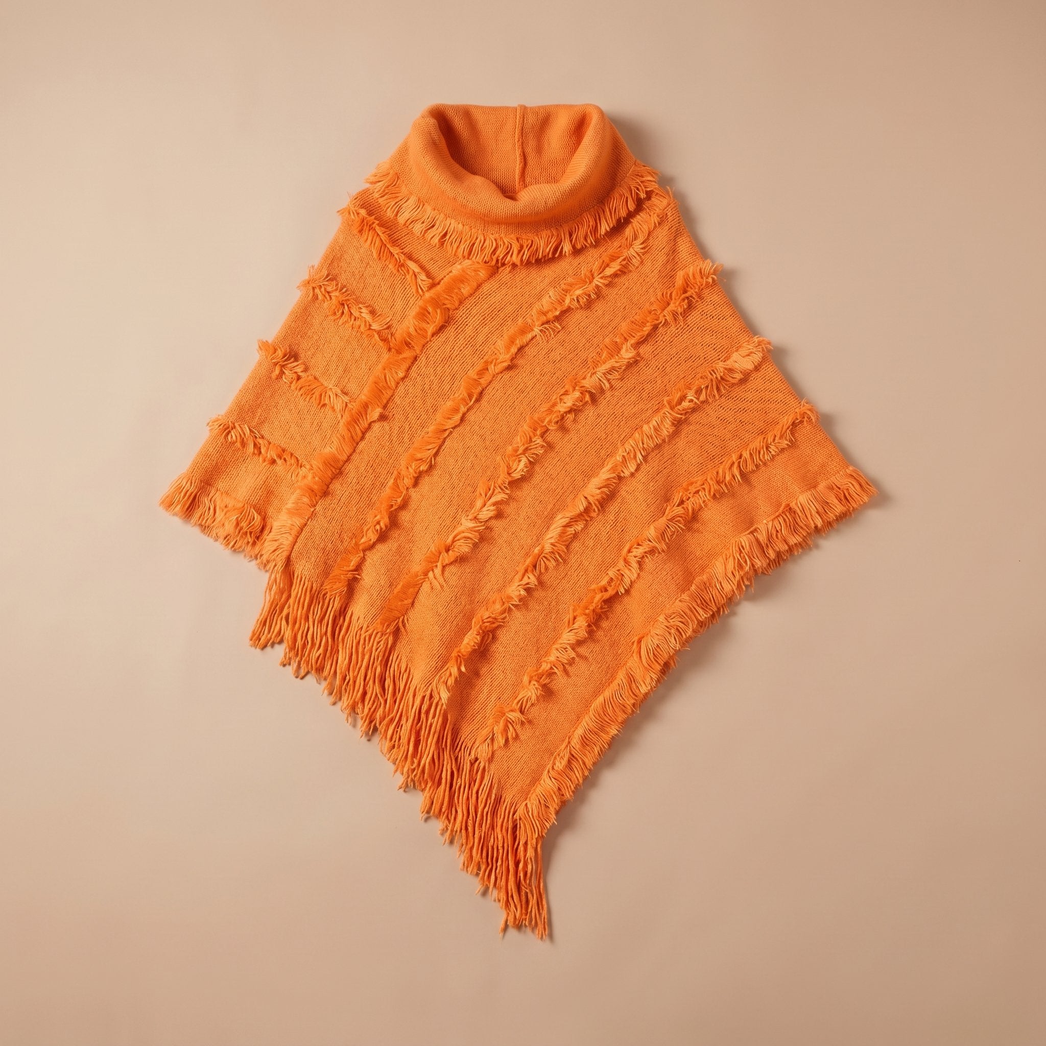 Poncho pull femme col roulé orange vif, vu de dessus sur un fond clair et doux.