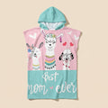 Poncho serviette à capuche adulte Lamas Best Mom : vue à plat sur fond crème