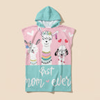 Poncho serviette à capuche adulte Lamas Best Mom : vue à plat sur fond crème