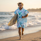 Poncho serviette à capuche adulte Marbre lagon porté à la plage