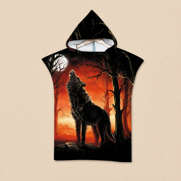 Poncho serviette a capuche motif loup forêt rouge, présenté à plat sur un fond uni.