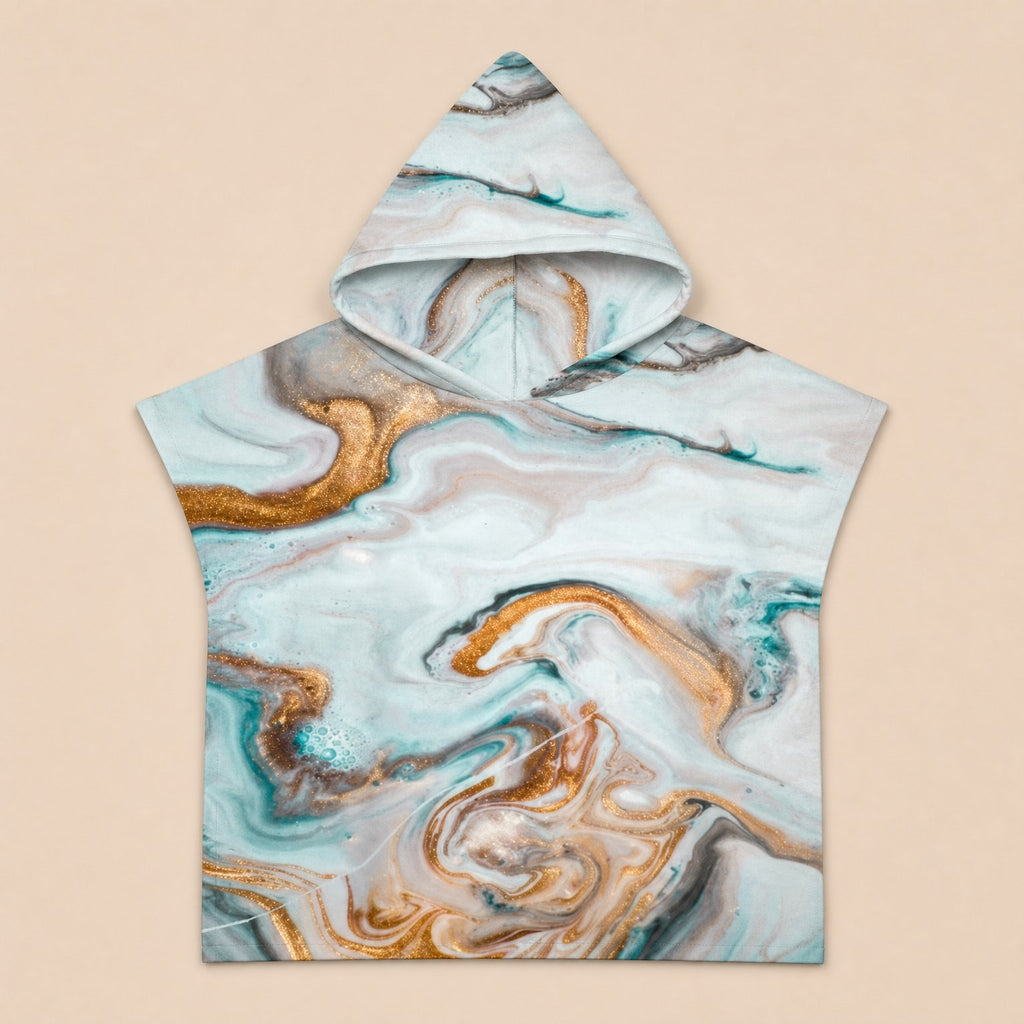 Poncho serviette a capuche motif marbre cuivré, présenté à plat sur un fond uni beige clair.
