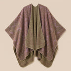 Poncho tricot femme, cape ouverte à motif paisley lilas et kaki, présentée à plat, montrant ses motifs floraux