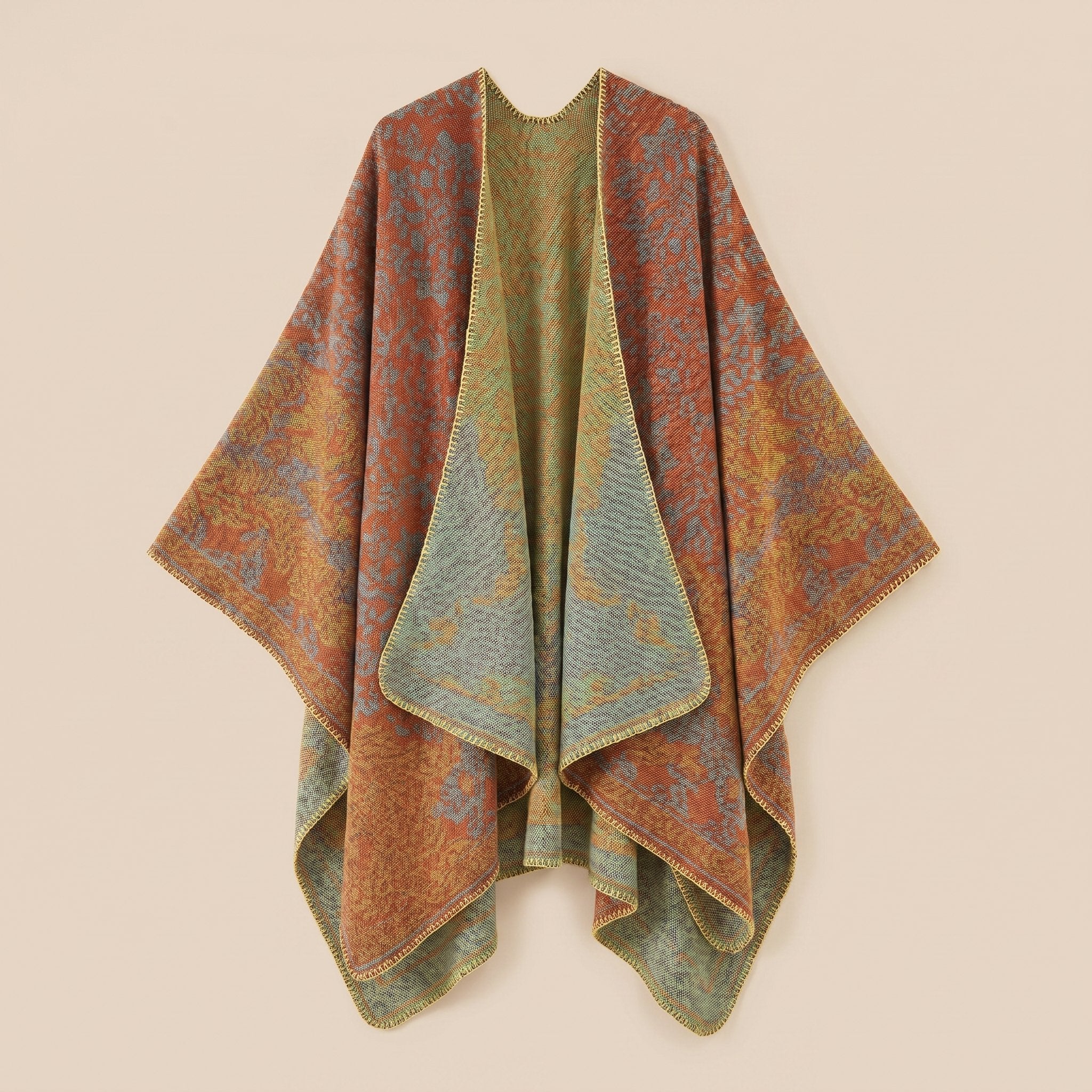 Poncho tricot femme, cape ouverte à motif paisley orange, vert et bleu, présentée à plat, recto-verso visible