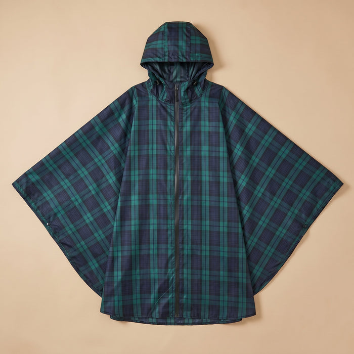 Poncho vélo motif tartan vert, présenté à plat, entièrement déplié sur un fond uni.