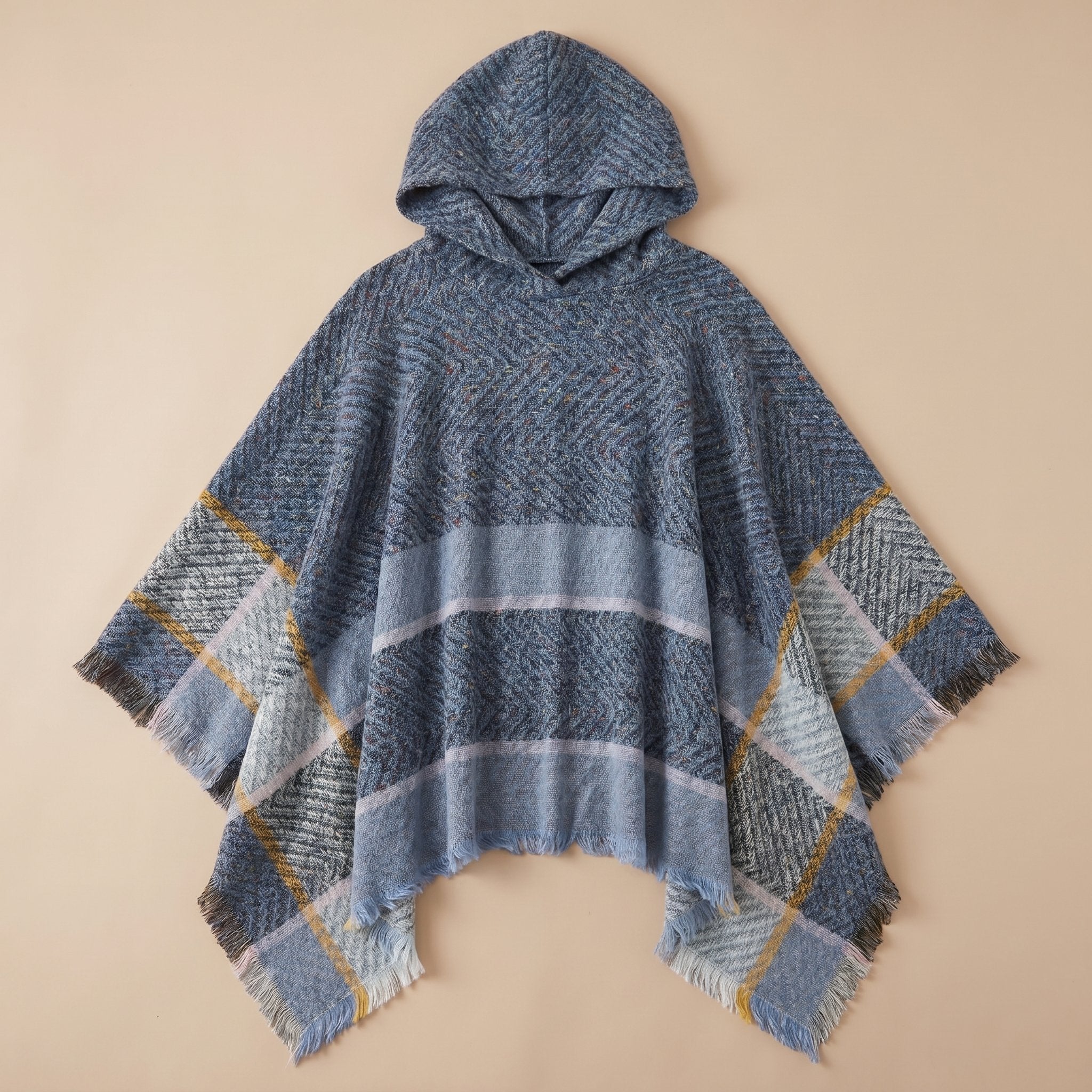 Pull poncho à capuche femme gris-bleu, présenté à plat, avec sa capuche