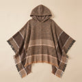 Pull poncho à capuche femme rayé taupe, présenté à plat de face, mettant en évidence la capuche